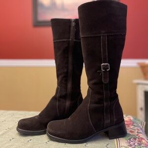 La Canadienne Brown Suede Riding Boots